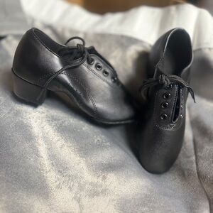 Latin dance shoes brand new. Size ~ Toddler 9-10